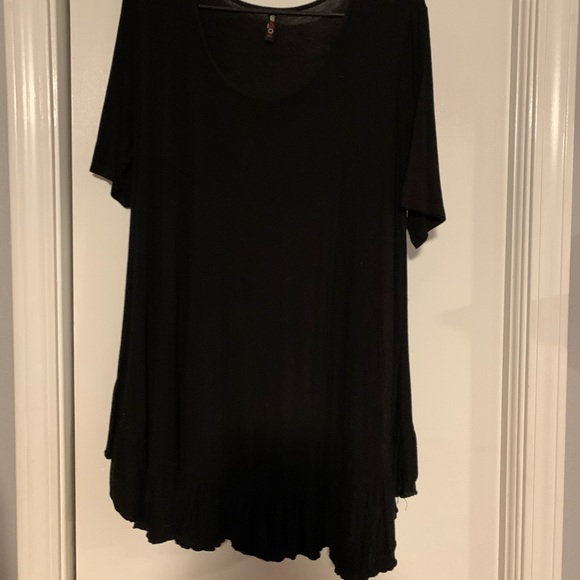 Tops - 💕💕3 for $22💕💕Black Ruffle Top